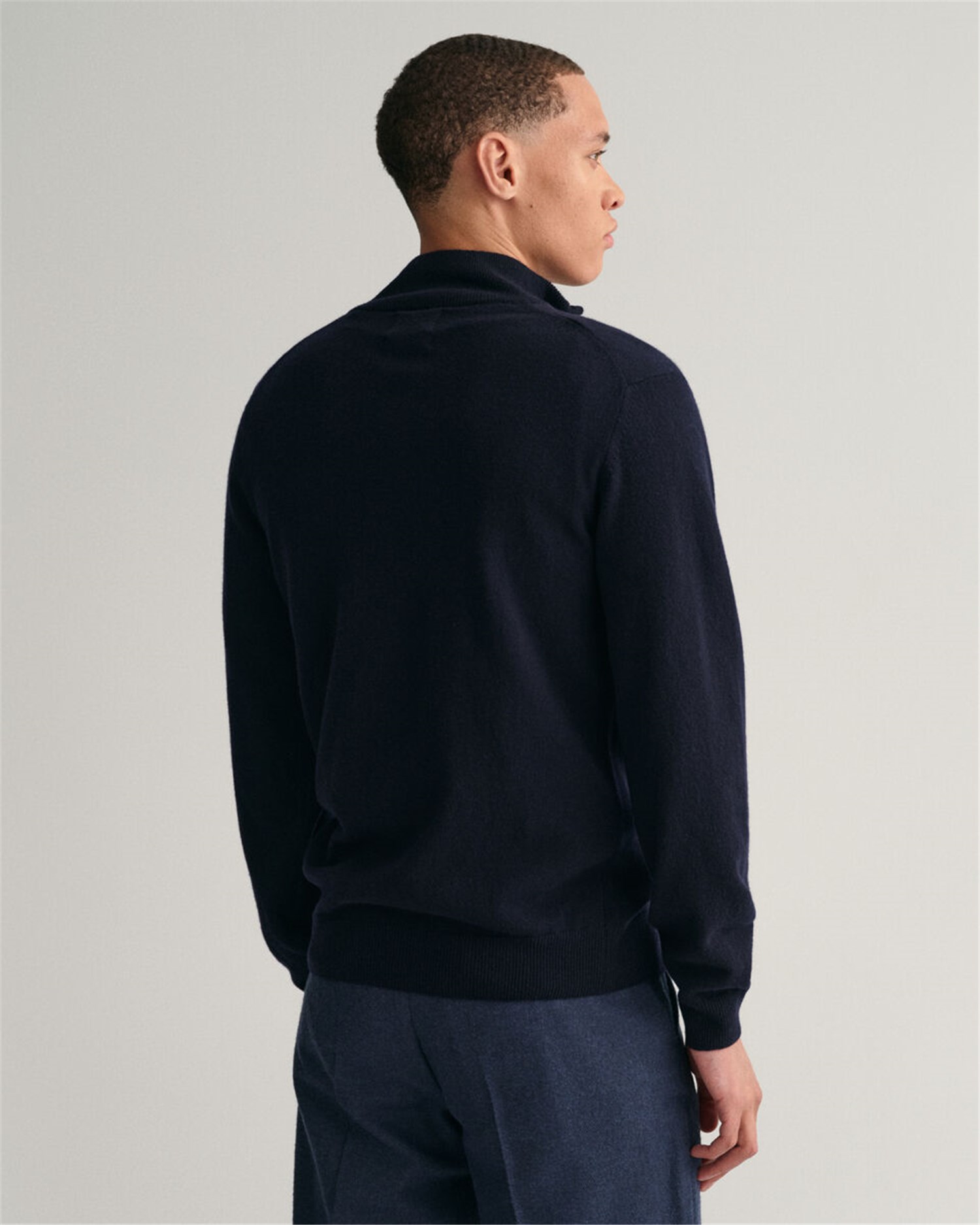 Gant 2403.087213 Blu scuro Abbigliamento Uomo Maglia Gant 2403.087213 Blu scuro Abbigliamento Uomo Maglia